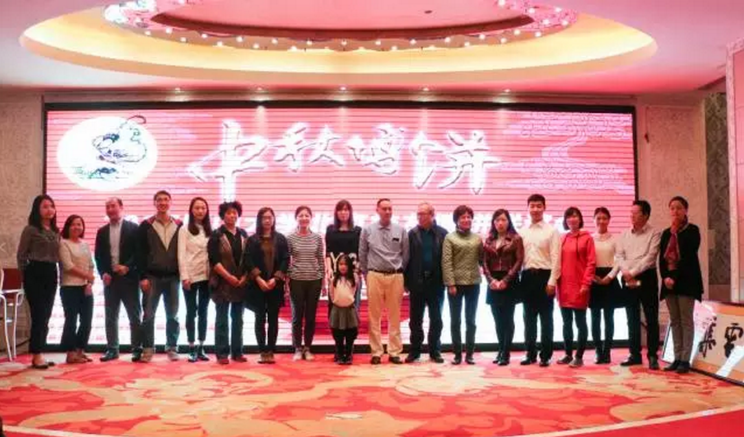 新葡萄8883官网AMG集团董事长郑两斌加入厦门大学北京校友博饼联谊会